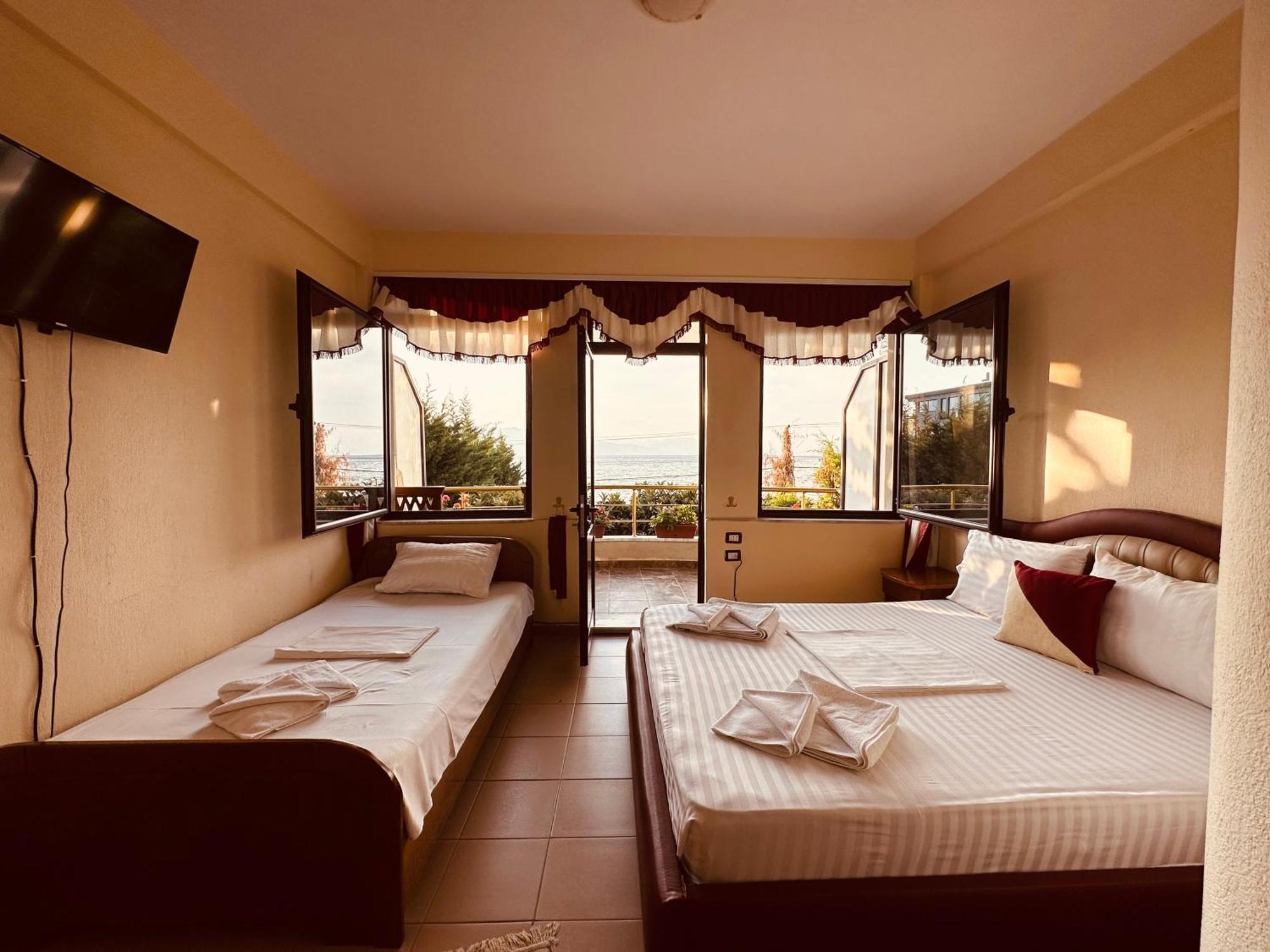 Hotel Saint Marena Pogradec Buitenkant foto